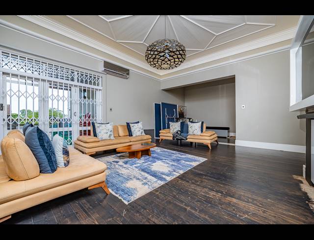 4 BEDROOM TOWNHOUSE FOR SALE IN ESSENWOOD